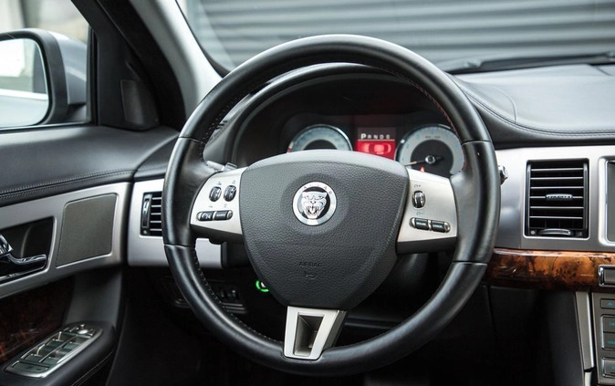 Jaguar XF cena 47900 przebieg: 222000, rok produkcji 2008 z Suchedniów małe 191